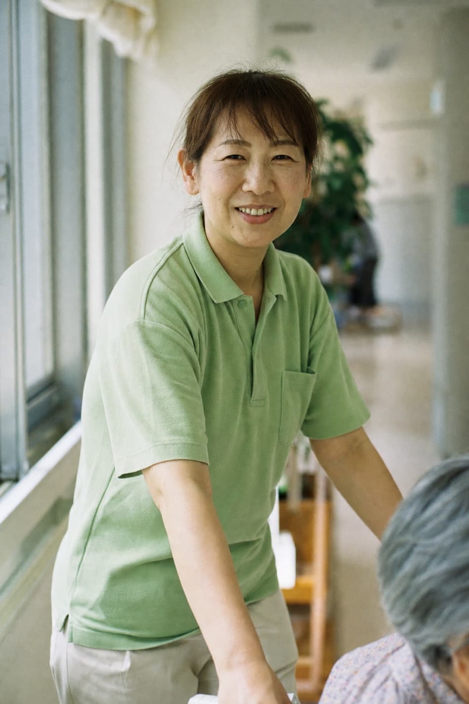 介護の現場で働く様子